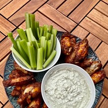 Kycklingvingar med blue cheese-dipp Kycklingvingar med blue cheese-dipp